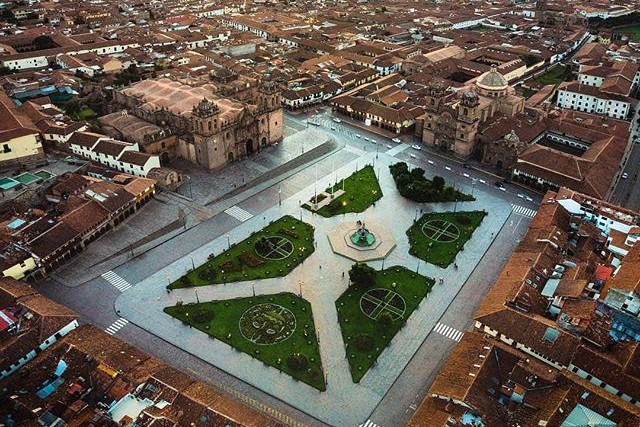 plaza de armas in cusco