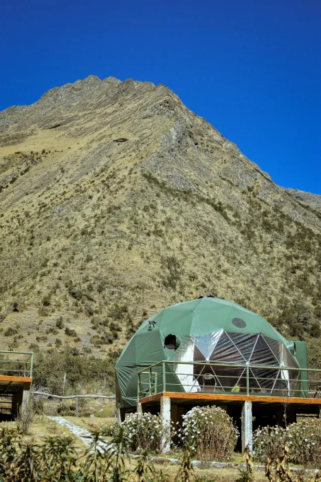 glamping in peru for couples andes dome luxury camp Luxury glamping dome in the Andes mountains during a romantic glamping in Peru for couples experience