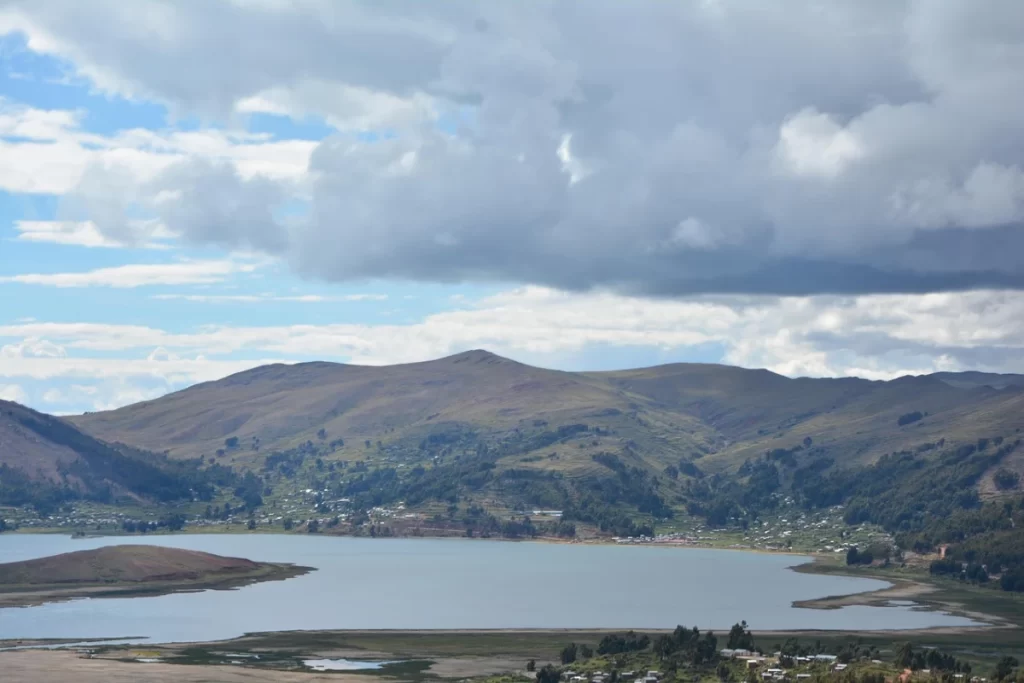Panoramic view of Lake Titicaca at sunset, one of the most peaceful romantic getaways in Peru.
